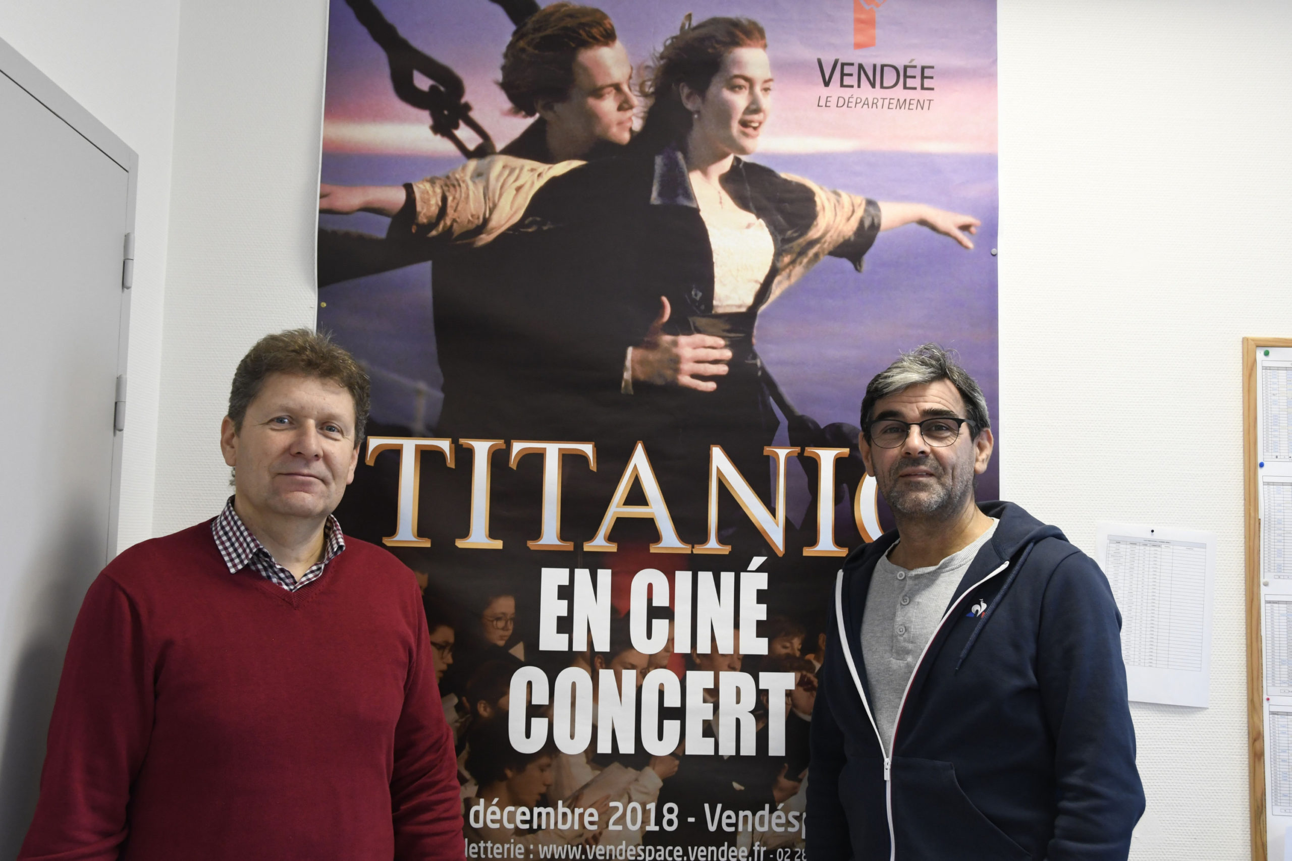 Gervais Morillon, directeur de l'IMV devant une affiche de titanic